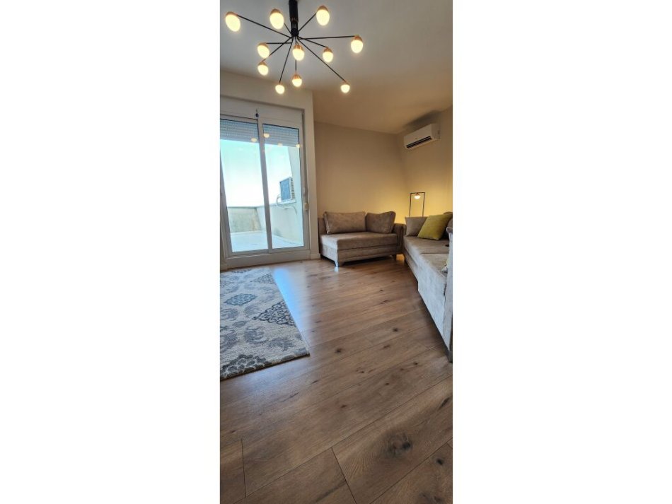 Tirane, jepet me qera apartament 2+1+Ballkon Kati 12, 110 m² 650 € (ISH PARKU)