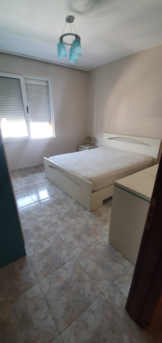 Tirane, jepet me qera ambjent biznesi Kati 1, 42 m² 30.000 Leke (21 dhjetori)