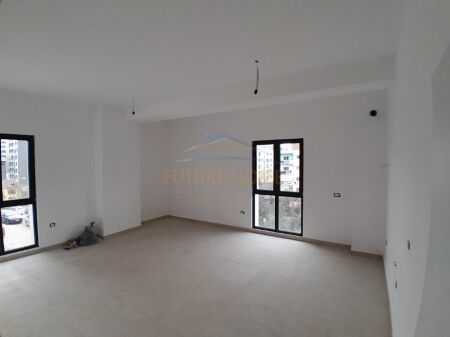 Tirane, jepet me qera apartament 3+1 Kati 3, 134 m² 600 € (Kompleksi Arlis, Farmacia 10, Rruga e Dibres, Tirane, AREA42744)