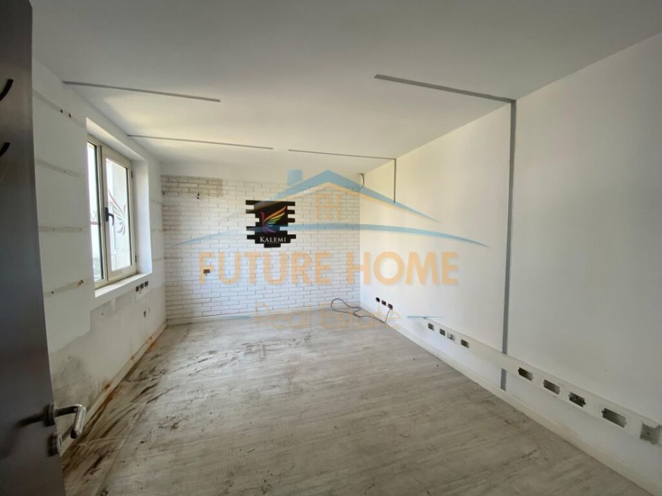 Tirane, jepet me qera zyre Kati 1, 106 m² 1.500 € (Sheshi Willson)