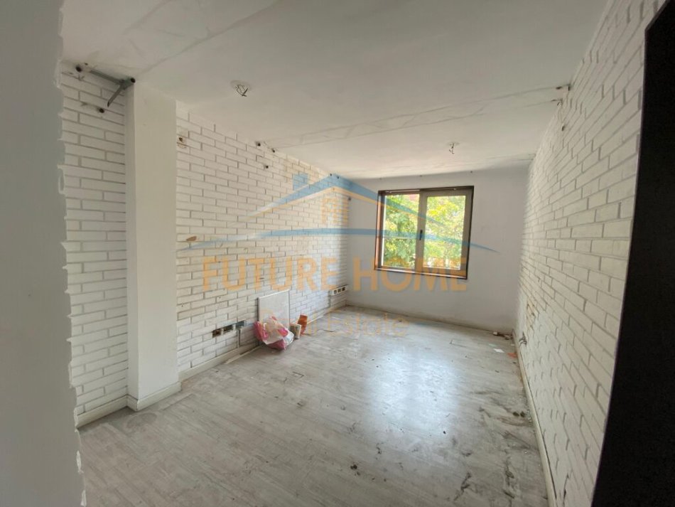 Tirane, jepet me qera zyre Kati 1, 106 m² 1.500 € (Sheshi Willson)