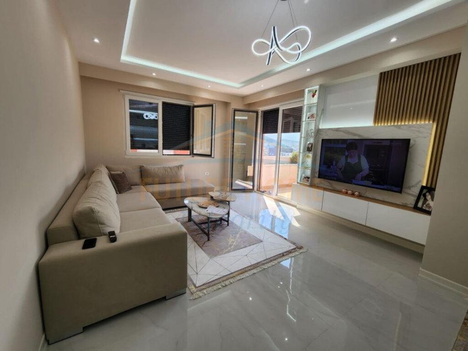 Tirane, shitet apartament 2+1+Ballkon Kati 8, 104 m² 235.000 € (Ali Demi)