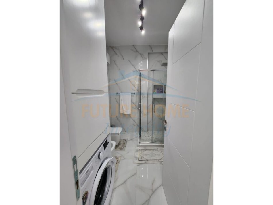 Tirane, shitet apartament 2+1+Ballkon Kati 8, 104 m² 235.000 € (Ali Demi)