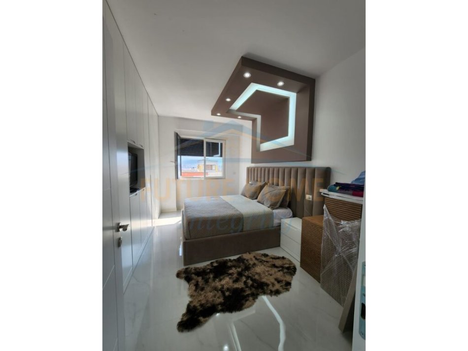 Tirane, shitet apartament 2+1+Ballkon Kati 8, 104 m² 235.000 € (Ali Demi)