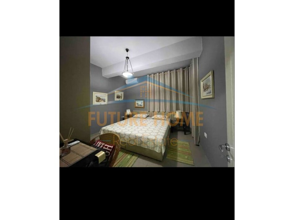 Tirane, jepet me qera apartament 1+1+Ballkon Kati 3, 89 m² 700 € (BULEVARDI ZOGU I)