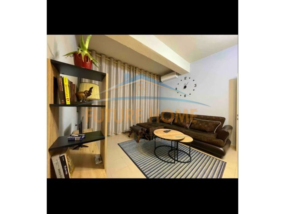 Tirane, jepet me qera apartament 1+1+Ballkon Kati 3, 89 m² 700 € (BULEVARDI ZOGU I)