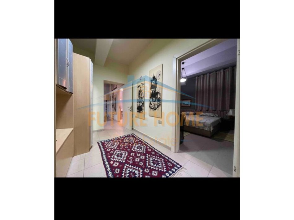 Tirane, jepet me qera apartament 1+1+Ballkon Kati 3, 89 m² 700 € (BULEVARDI ZOGU I)