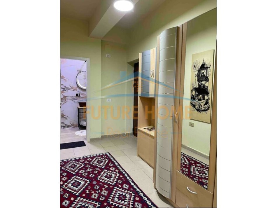 Tirane, jepet me qera apartament 1+1+Ballkon Kati 3, 89 m² 700 € (BULEVARDI ZOGU I)