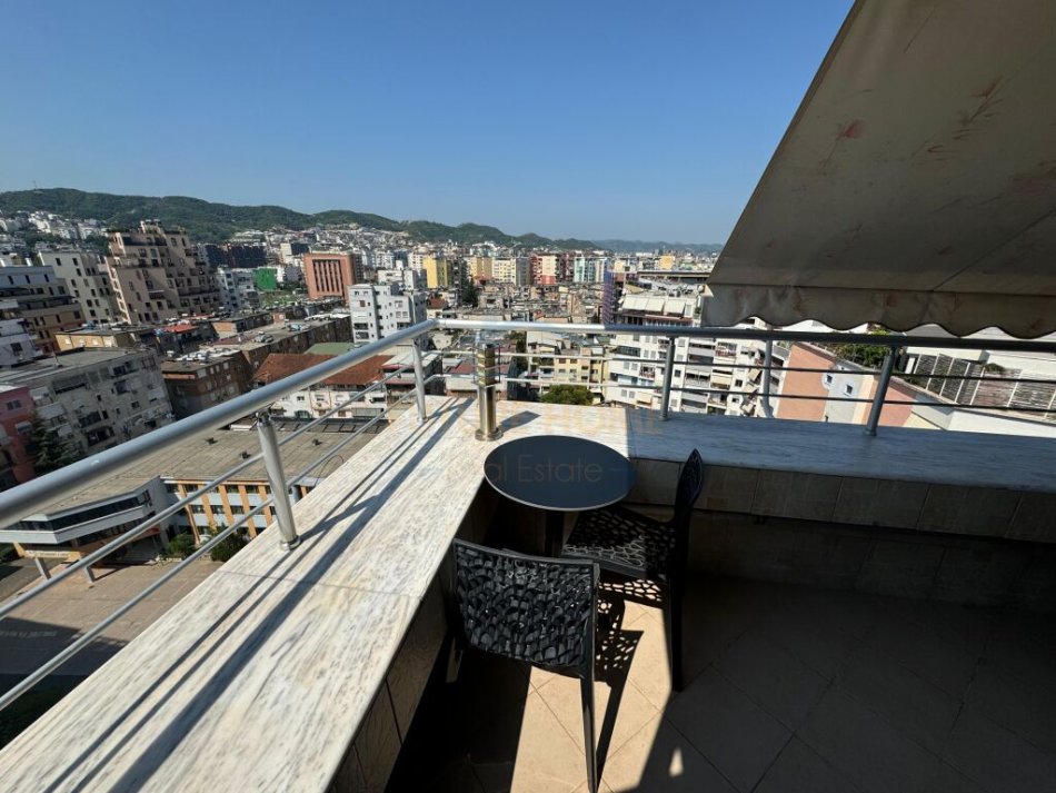 Tirane, jepet me qera apartament 2+1+Ballkon Kati 12, 95 m² 800 € (Sheshi Wilson)