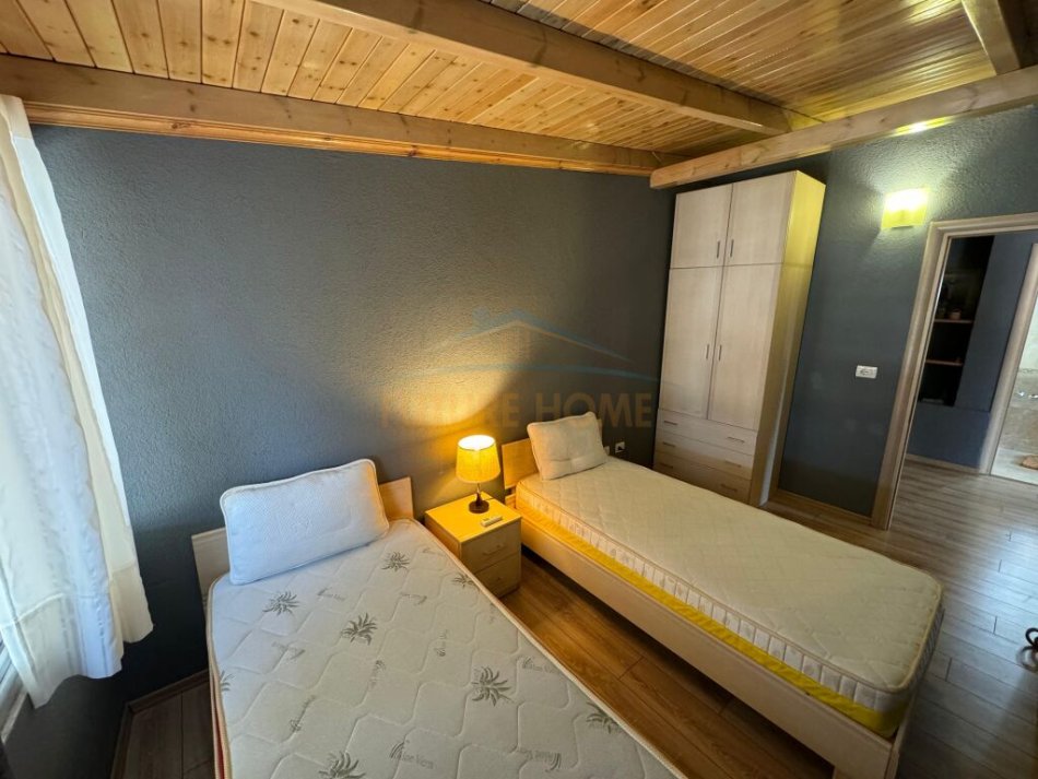 Tirane, jepet me qera apartament 2+1+Ballkon Kati 12, 95 m² 800 € (Sheshi Wilson)