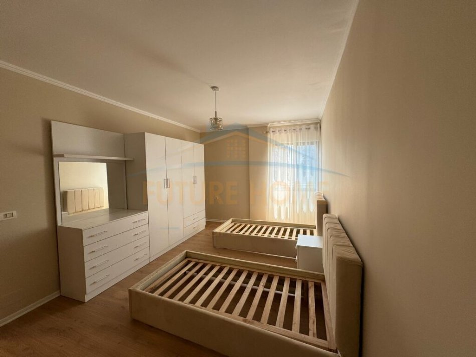 Tirane, shitet apartament 2+1+Ballkon Kati 7, 103 m² 126.000 € (Unaza e Re)