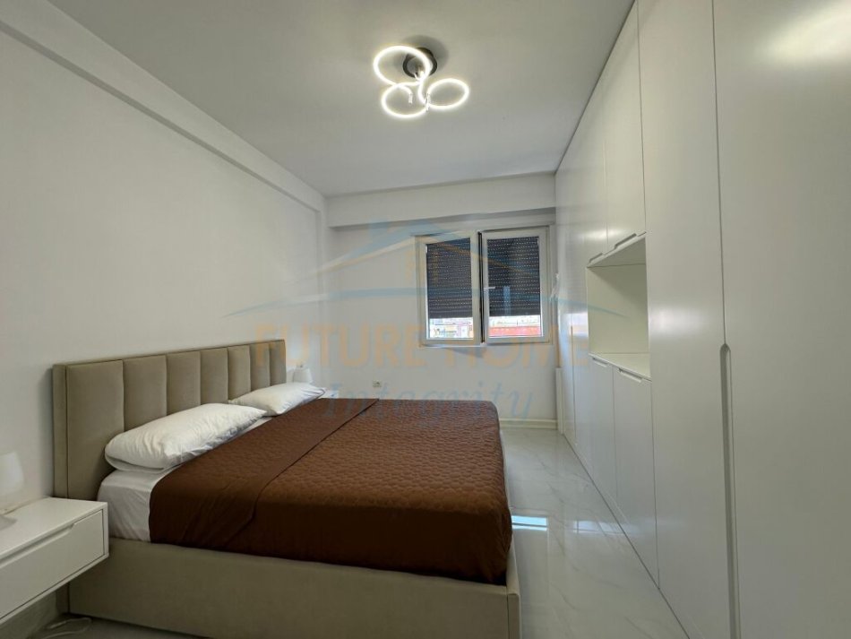 Tirane, shitet apartament 2+1+Ballkon Kati 8, 105 m² 235.000 € (Ali Demi)