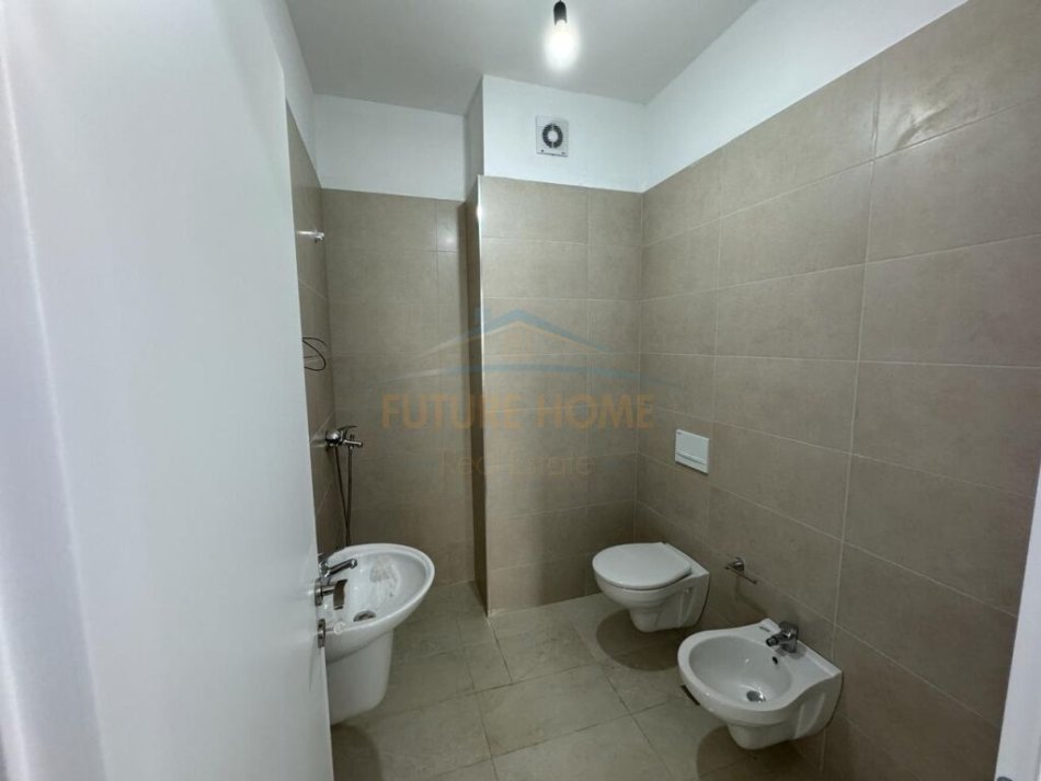 Tirane, jepet me qera zyre Kati 5, 100 m² 800 € (Parku Olimpik)