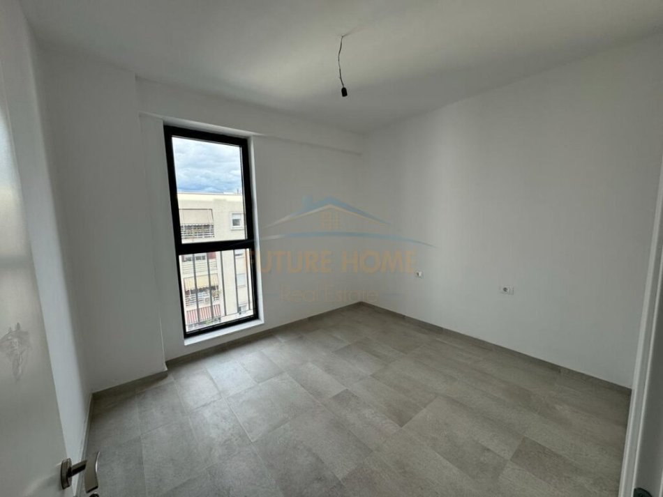 Tirane, jepet me qera zyre Kati 5, 100 m² 800 € (Parku Olimpik)