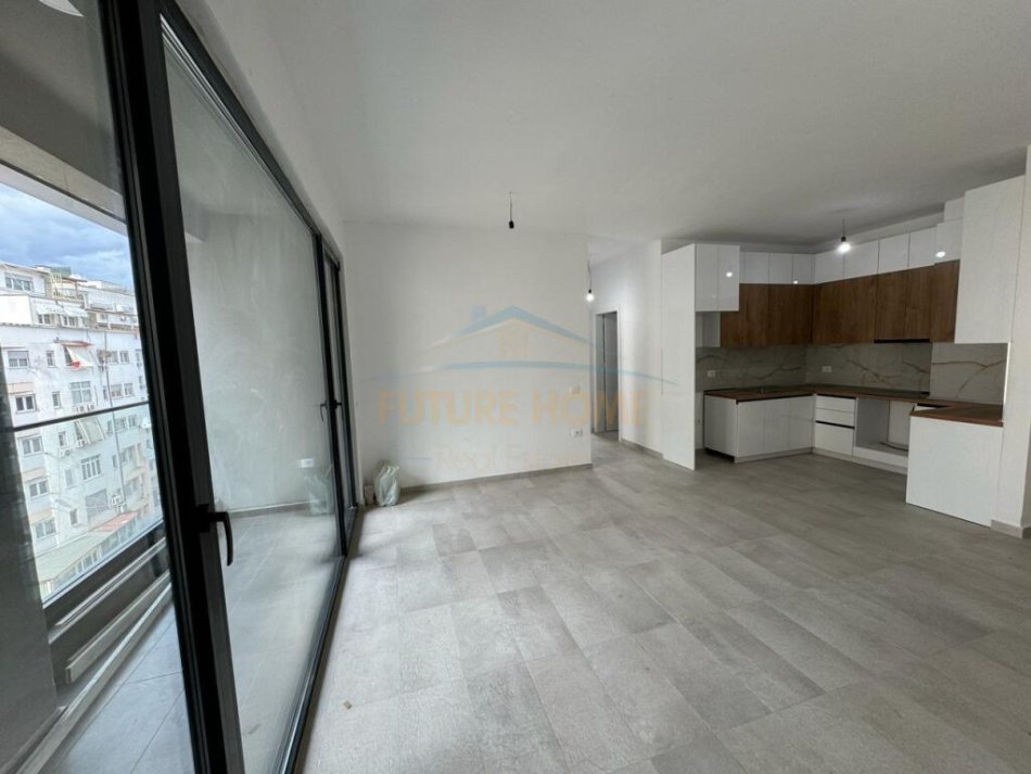 Tirane, jepet me qera zyre Kati 5, 100 m² 800 € (Parku Olimpik)