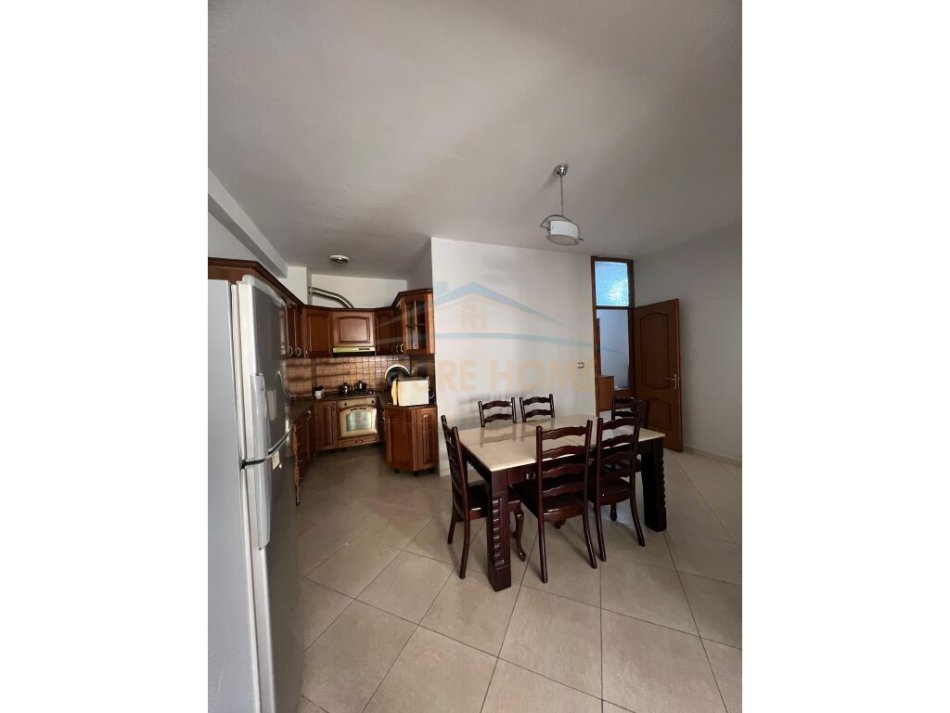 Tirane, jepet me qera apartament 1+1 Kati 2, 93 m² 500 € (Medar Shtylla)