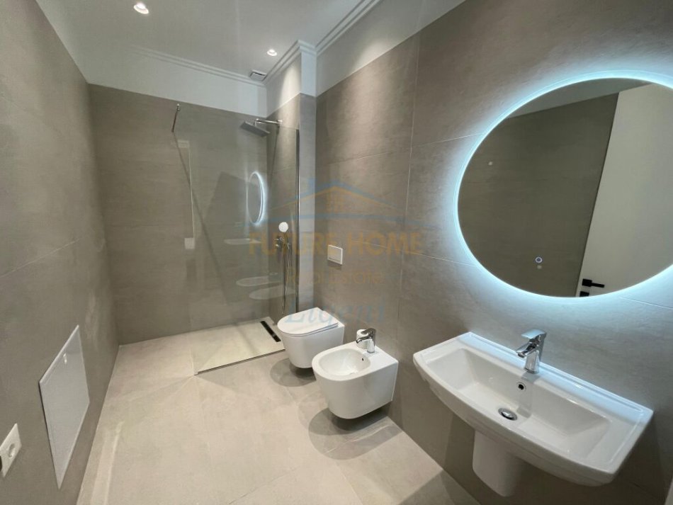 Tirane, jepet me qera apartament 3+1+Ballkon Kati 1, 140 m² 1.800 € (Vila Forest, Liqeni i Thate)