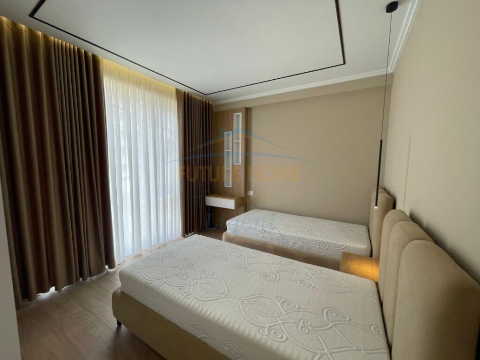 Tirane, jepet me qera apartament 3+1+Ballkon Kati 1, 140 m² 1.800 € (Vila Forest, Liqeni i Thate)