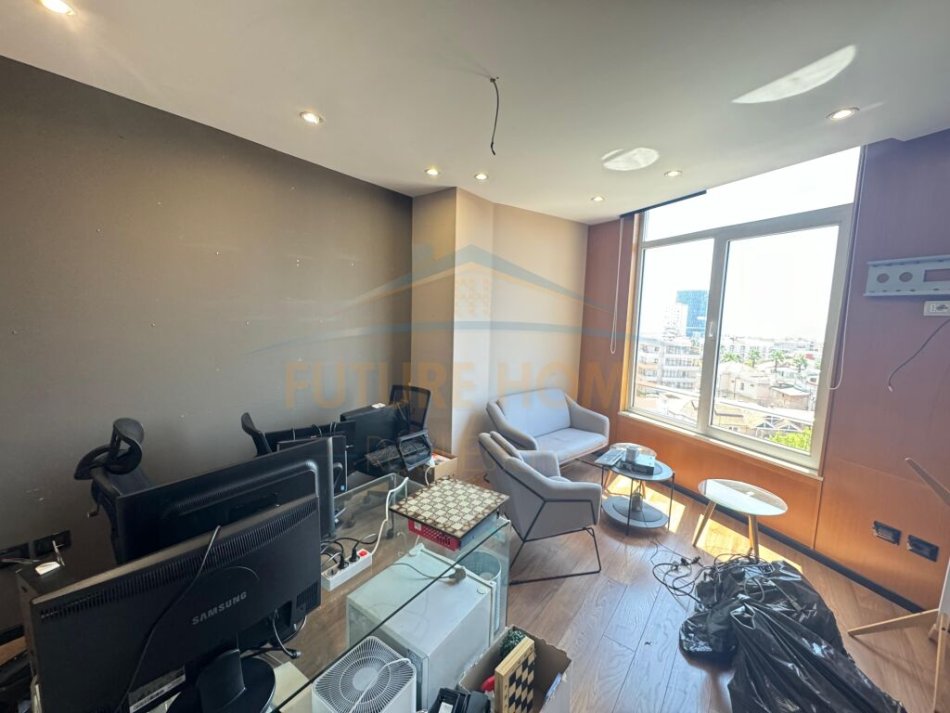 Durres, jepet me qera ambjent biznesi Kati 6, 87 m² 700 € (Vollga)