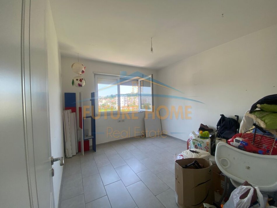 Tirane, shitet apartament 3+1+Ballkon Kati 4, 137 m² 185.000 € (UNAZA E RE)