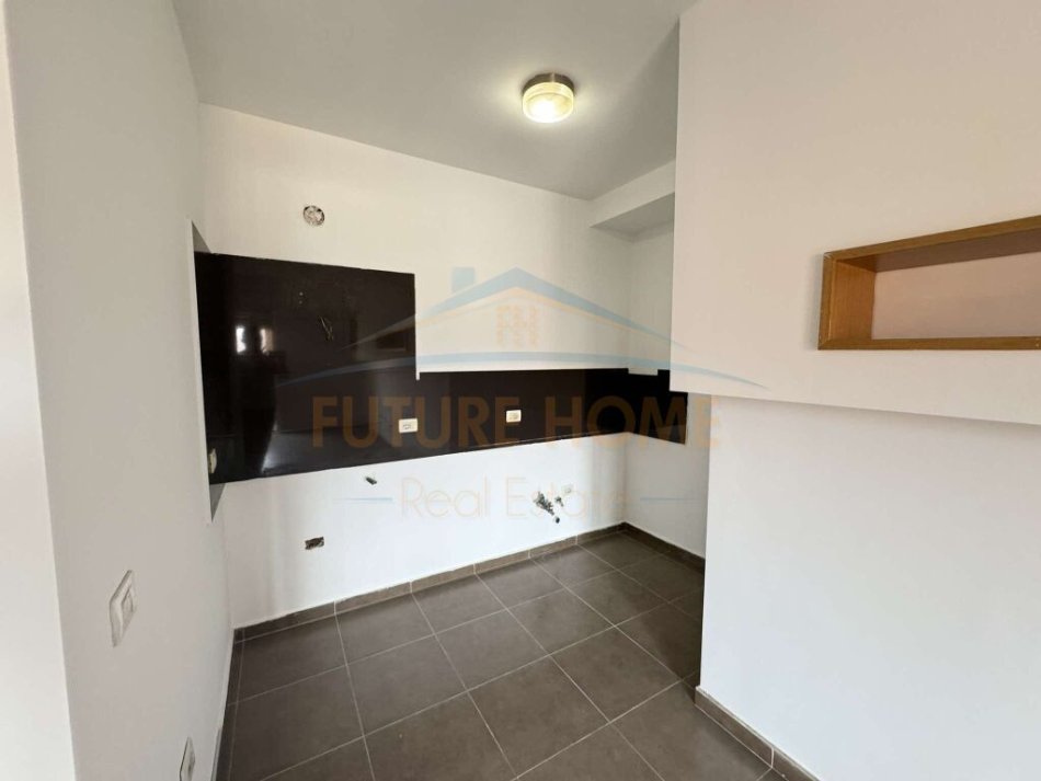 Tirane, shitet apartament 2+1 Kati 4, 101 m² 145.000 € (Unaza e Re)