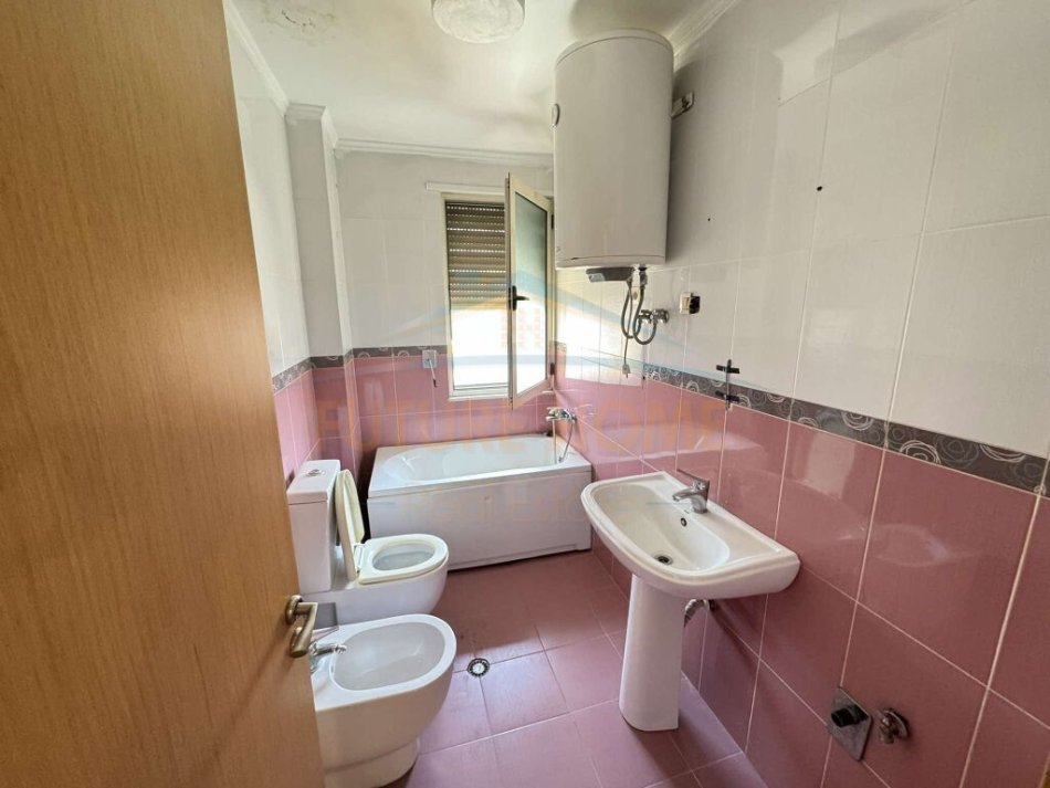 Tirane, shitet apartament 2+1 Kati 4, 101 m² 145.000 € (Unaza e Re)