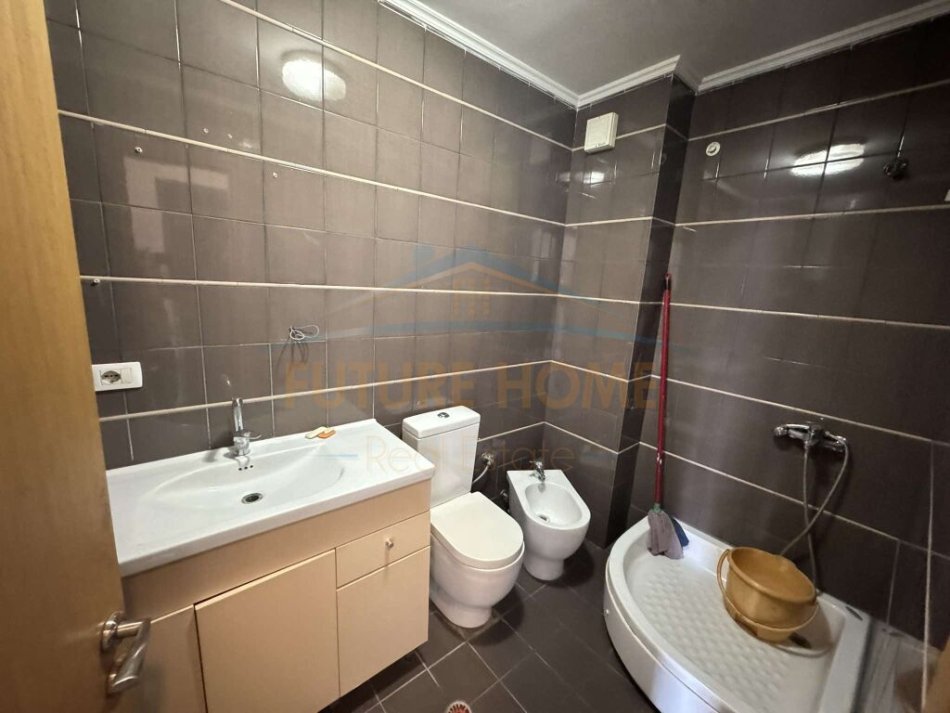 Tirane, shitet apartament 2+1 Kati 4, 101 m² 145.000 € (Unaza e Re)