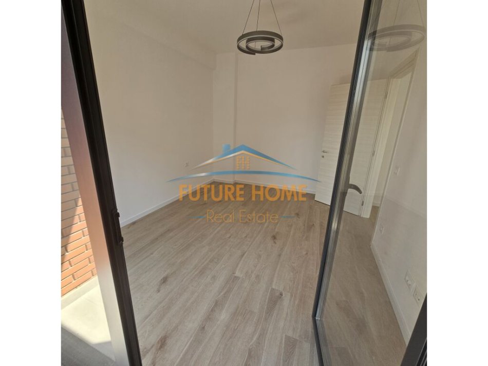 Tirane, jepet me qera zyre Kati 1, 64 m² 950 € (Myslym Shyri)