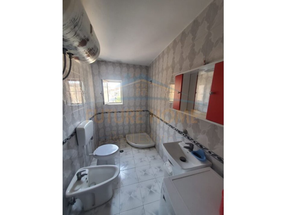 Tirane, jepet me qera apartament 2+1+Ballkon Kati 5, 78 m² 400 € (Ali Demi)