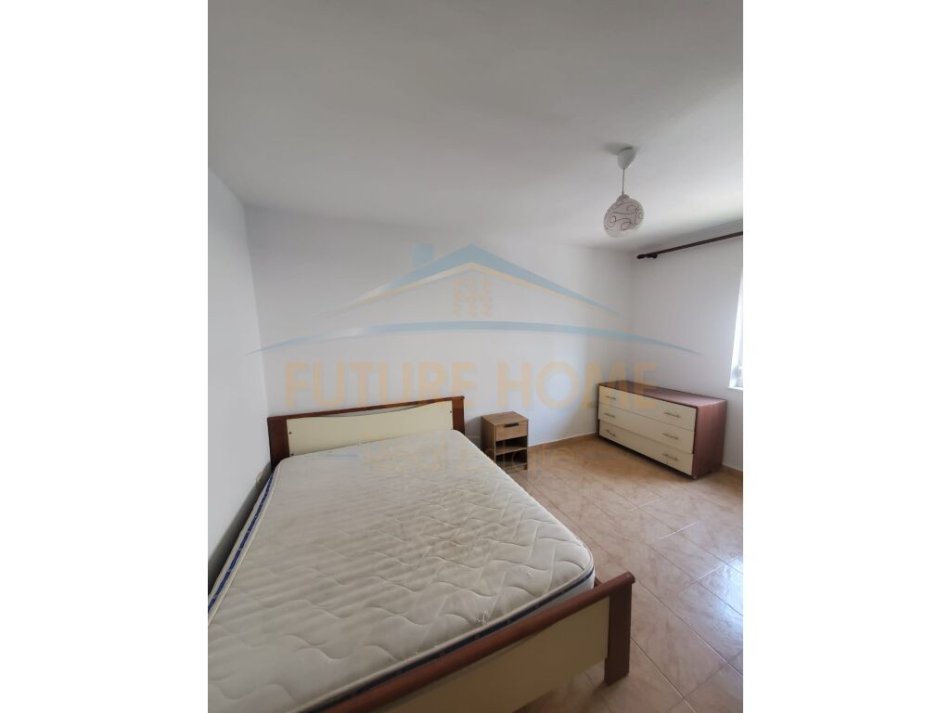 Tirane, jepet me qera apartament 2+1+Ballkon Kati 5, 78 m² 400 € (Ali Demi)