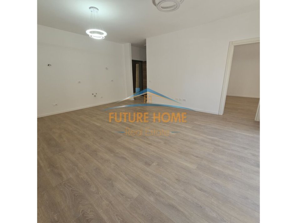 Tirane, jepet me qera zyre Kati 1, 95 m² 1.100 € (Myslym Shyri)