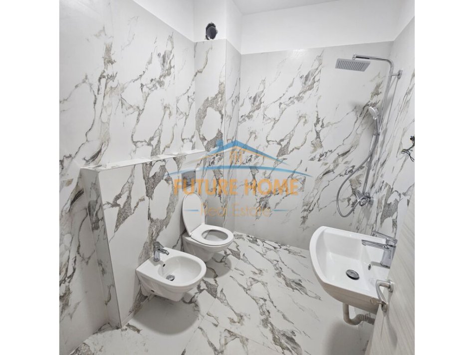Tirane, jepet me qera zyre Kati 1, 95 m² 1.100 € (Myslym Shyri)