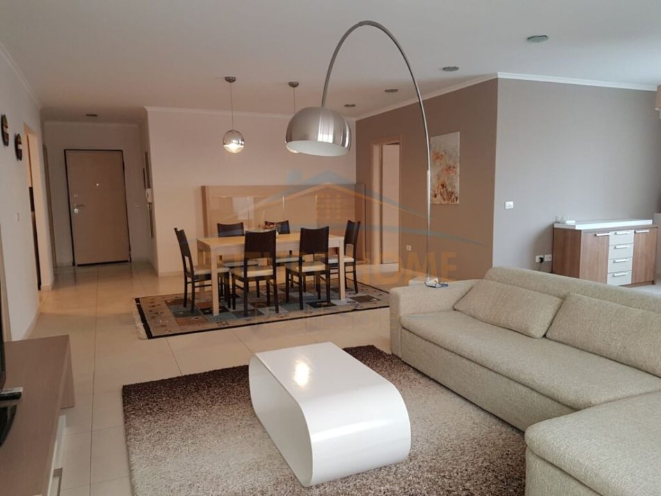 Tirane, jepet me qera apartament 2+1+Ballkon Kati 3, 127 m² 800 € (Rruga e Bogdaneve)