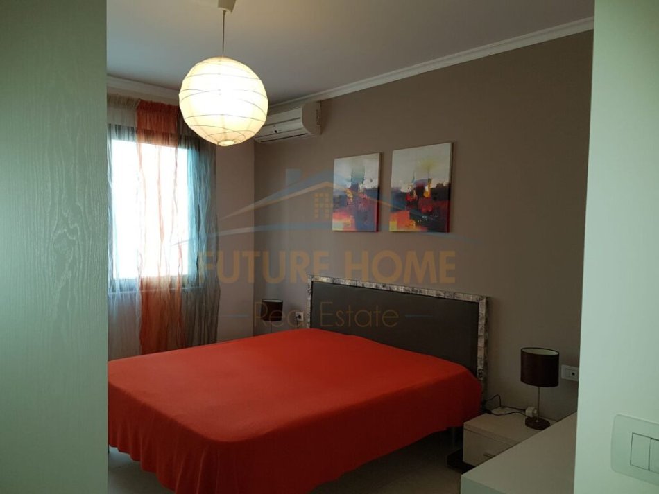 Tirane, jepet me qera apartament 2+1+Ballkon Kati 3, 127 m² 800 € (Rruga e Bogdaneve)