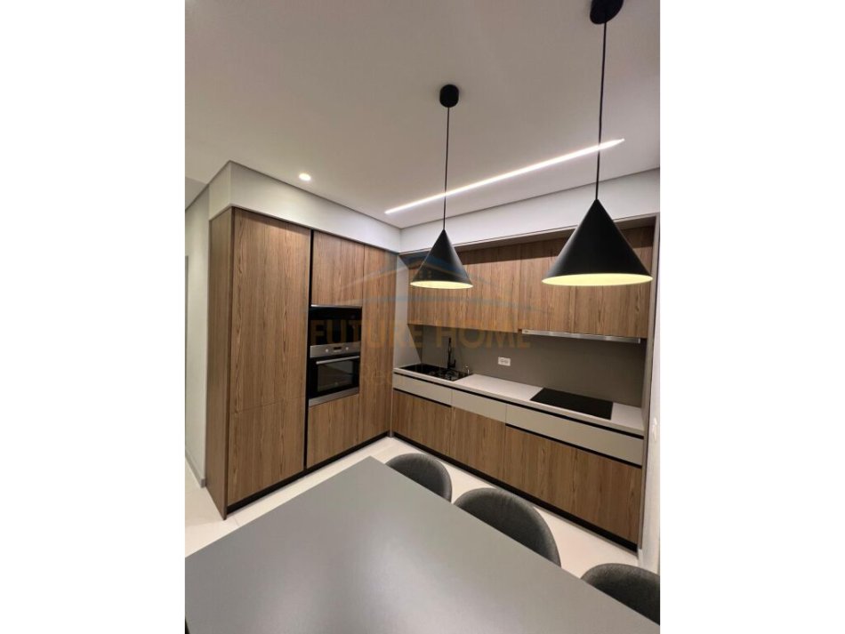 Tirane, jepet me qera apartament 2+1+Ballkon Kati 6, 90 m² 650 € (Don Bosko)