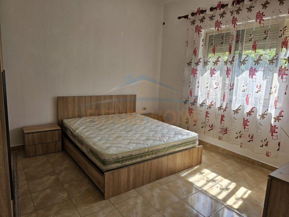 Tirane, jepet me qera shtepi 2+1 Kati 1, 76 m² 400 € (Laprake)