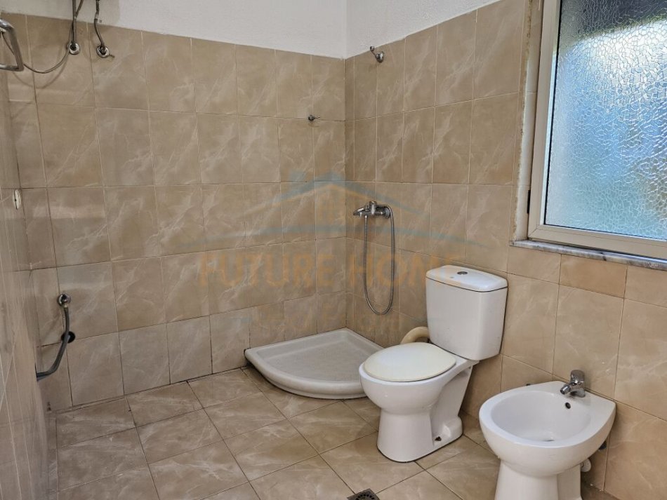 Tirane, jepet me qera shtepi 2+1 Kati 1, 76 m² 400 € (Laprake)