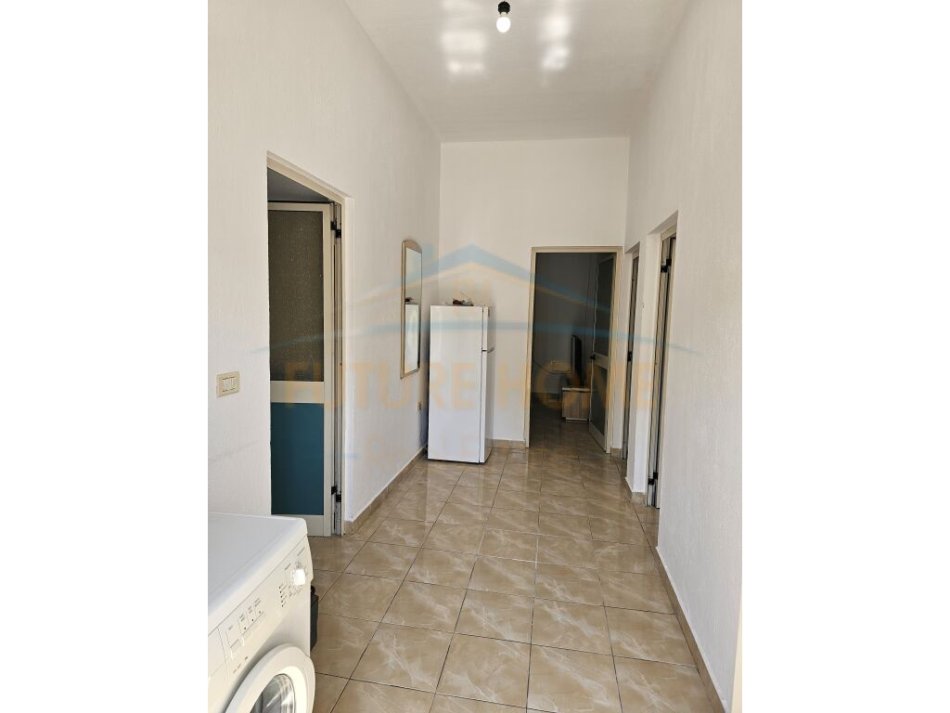 Tirane, jepet me qera shtepi 2+1 Kati 1, 76 m² 400 € (Laprake)