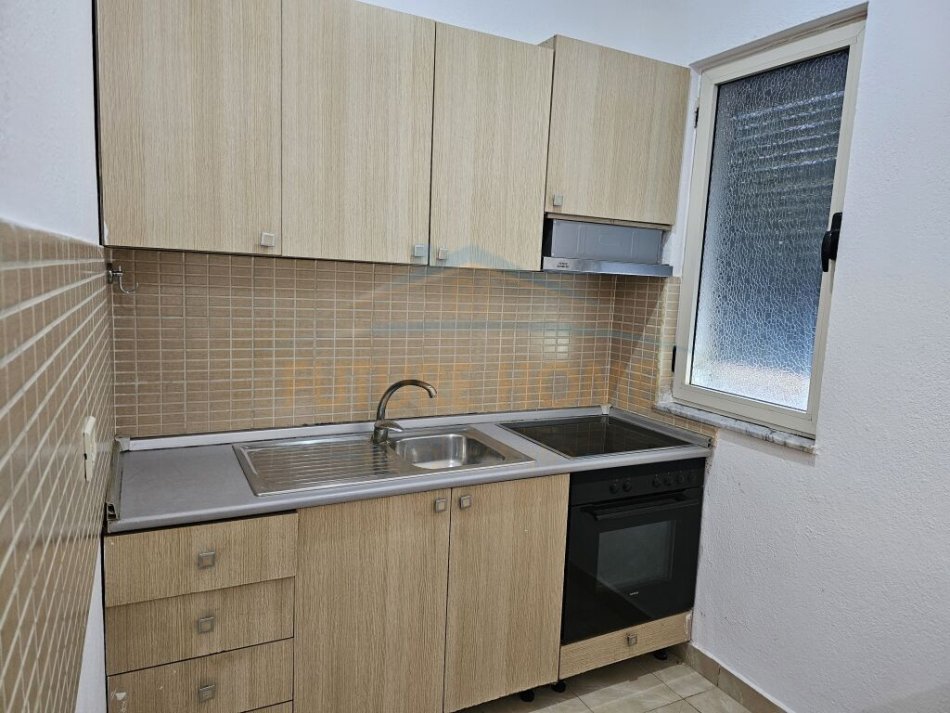 Tirane, jepet me qera shtepi 2+1 Kati 1, 76 m² 400 € (Laprake)