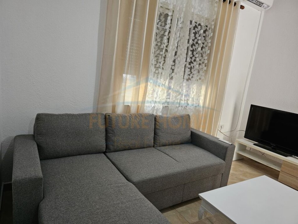 Tirane, jepet me qera shtepi 2+1 Kati 1, 76 m² 400 € (Laprake)
