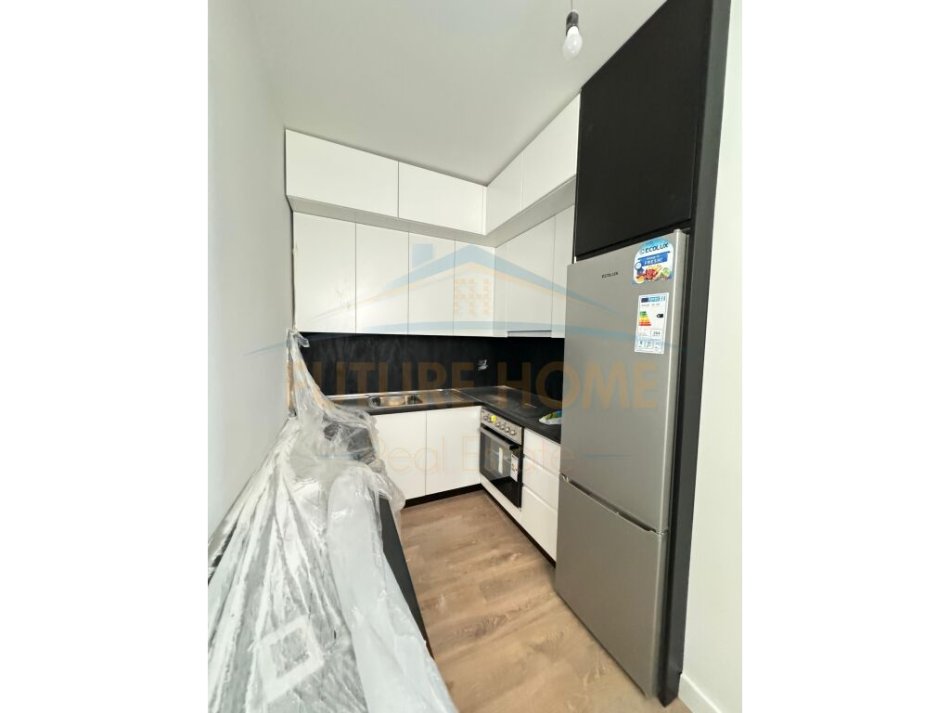 Shqiperi, jepet me qera 2+1+Ballkon Kati 8, 85 m² 400 € (Aleksander Goga)