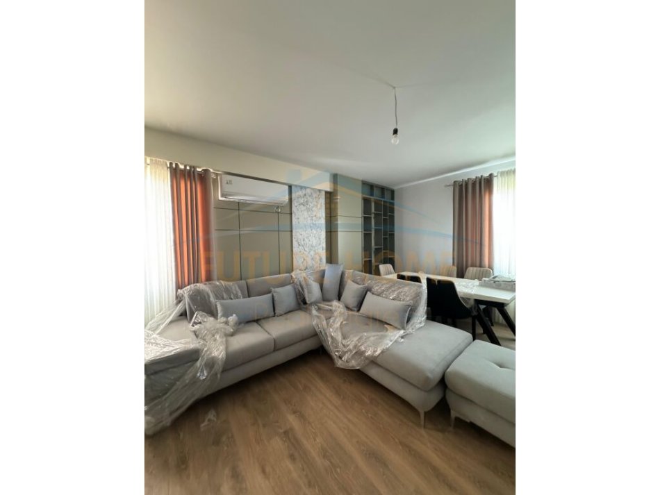 Shqiperi, jepet me qera 2+1+Ballkon Kati 8, 85 m² 400 € (Aleksander Goga)