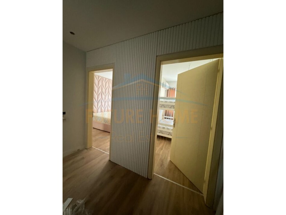 Shqiperi, jepet me qera 2+1+Ballkon Kati 8, 85 m² 400 € (Aleksander Goga)