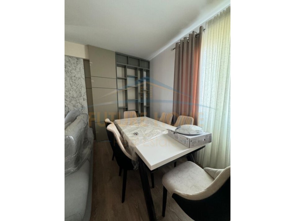 Shqiperi, jepet me qera 2+1+Ballkon Kati 8, 85 m² 400 € (Aleksander Goga)