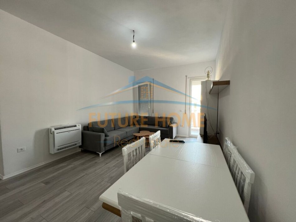 Tirane, jepet me qera apartament 2+1 Kati 8, 100 m² 400 € (Univers City, QTU)