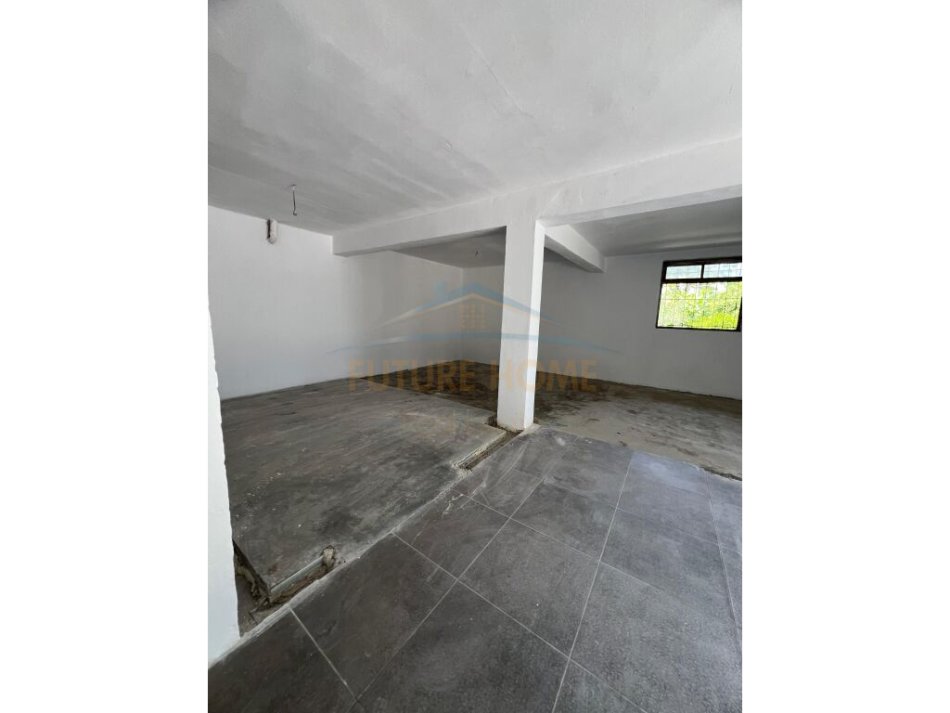 Tirane, jepet me qera magazine Kati 0, 96 m² 550 € (Sabaudin Gabrani)