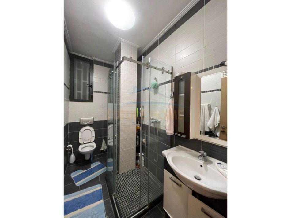 Tirane, shes apartament 1+1+Ballkon Kati 9, 72 m² 150.000 € (Rruga Merdar Shtylla)