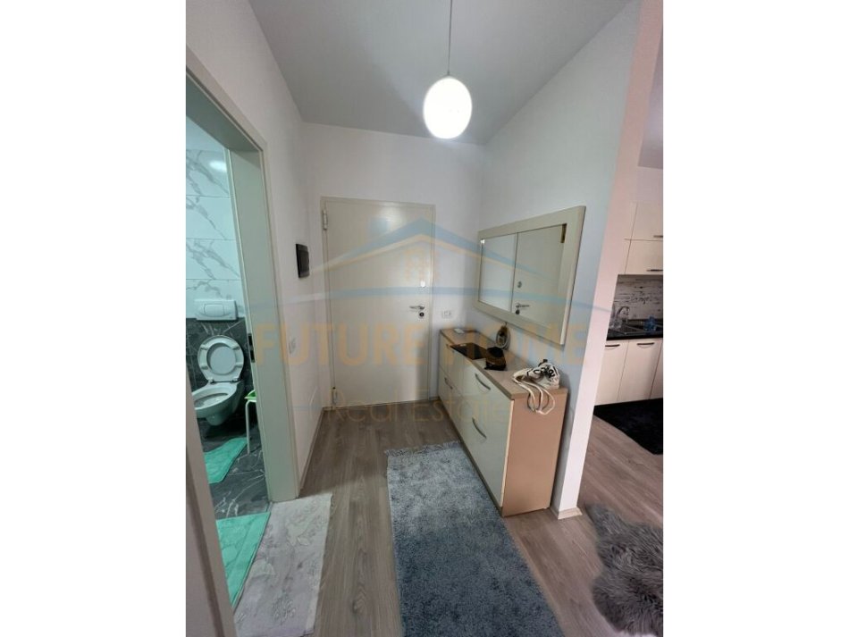 Tirane, jepet me qera apartament 1+1+Ballkon Kati 3, 60 m² 500 € (Rruga e Kavajes)