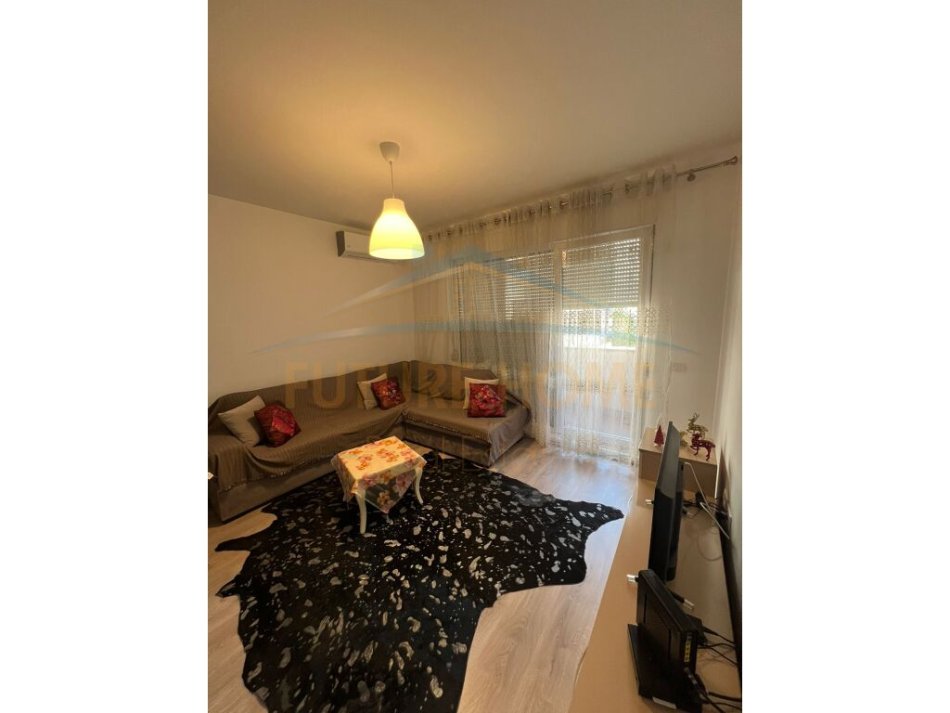Tirane, jepet me qera apartament 1+1+Ballkon Kati 3, 60 m² 500 € (Rruga e Kavajes)
