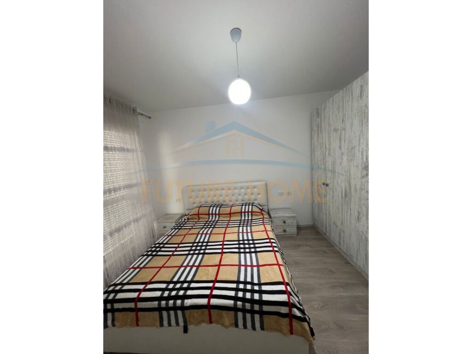 Tirane, jepet me qera apartament 1+1+Ballkon Kati 3, 60 m² 500 € (Rruga e Kavajes)